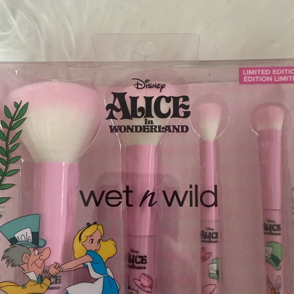 Wet n Wild x Disney Alice in Wonderland Pink Mad Tea Party Brush 4pc Set